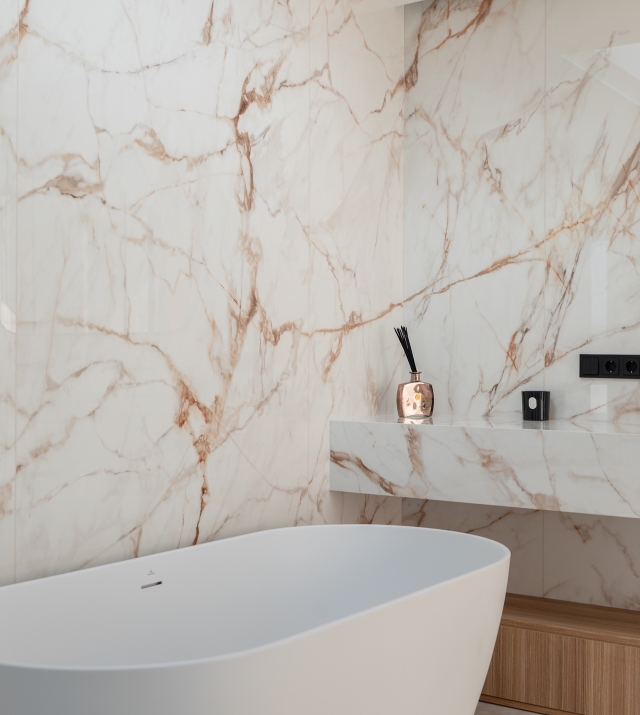 Resa Estates for sale Ibiza Vlla Aixa te koop sale lift sea views bathroom tub.jpg